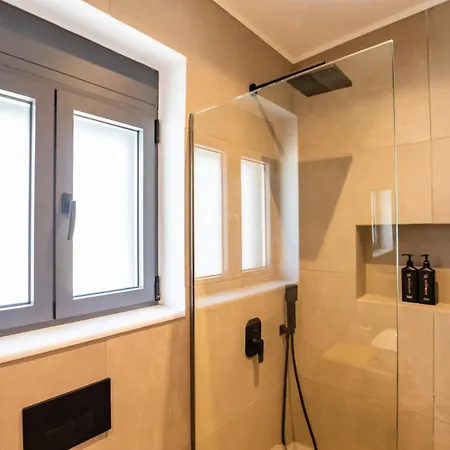 וילה Cato Agro 3, Seafront With Private Pool אפיארטיס