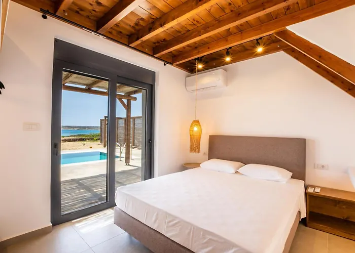 Cato Agro 3, Seafront With Private Pool فيلة