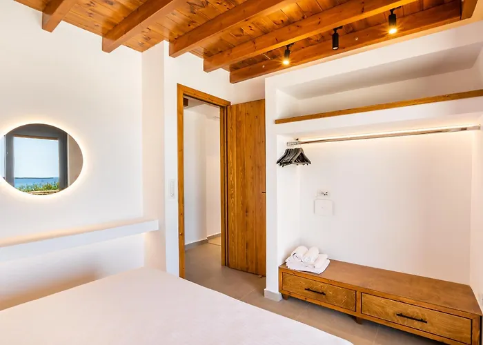 Cato Agro 3, Seafront With Private Pool فيلة *